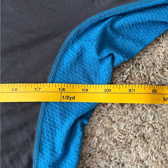 Moosejaw athletic top - Picture 2 of 3